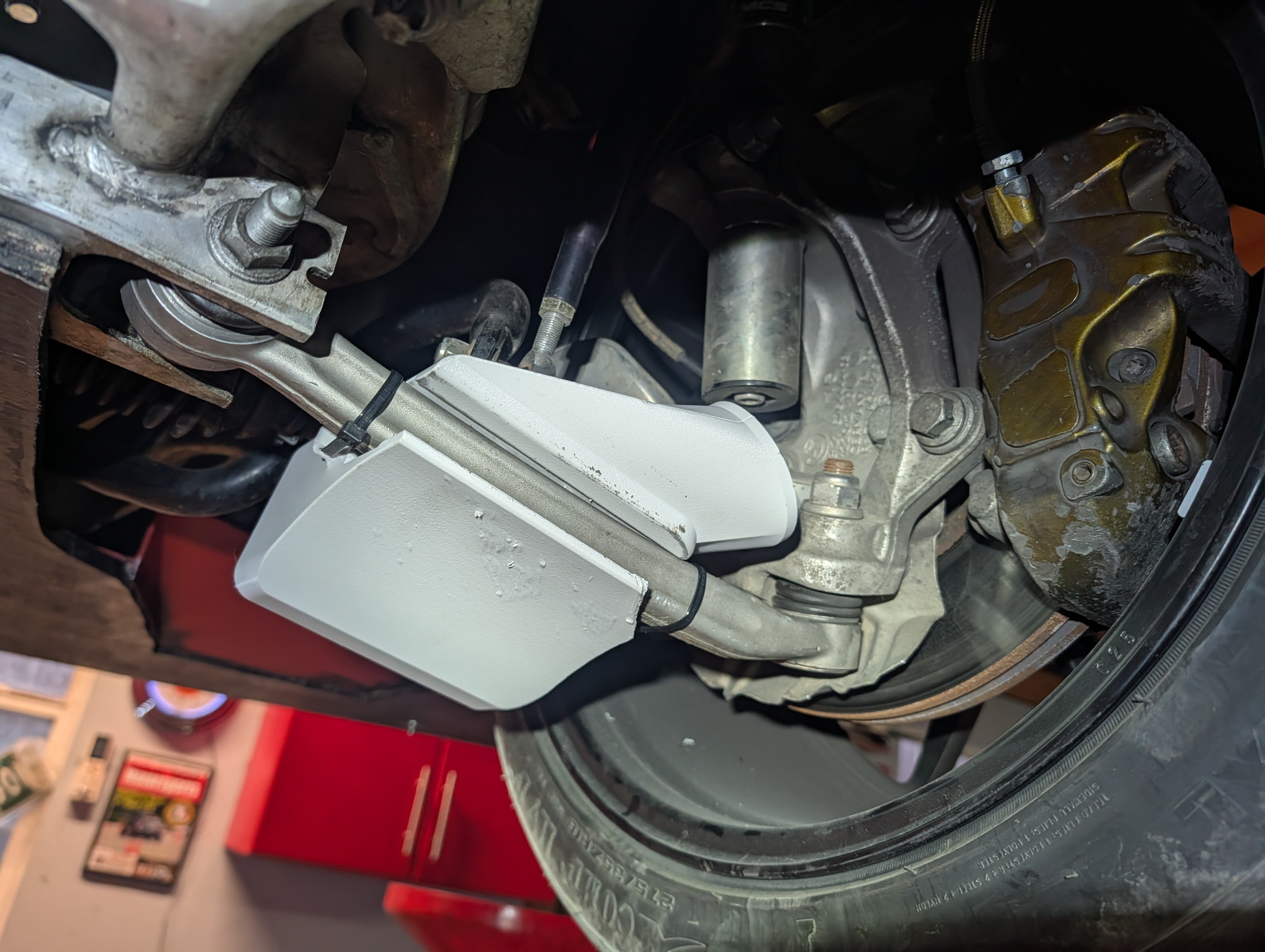 Front duct outlet at the caliper, wheel installed