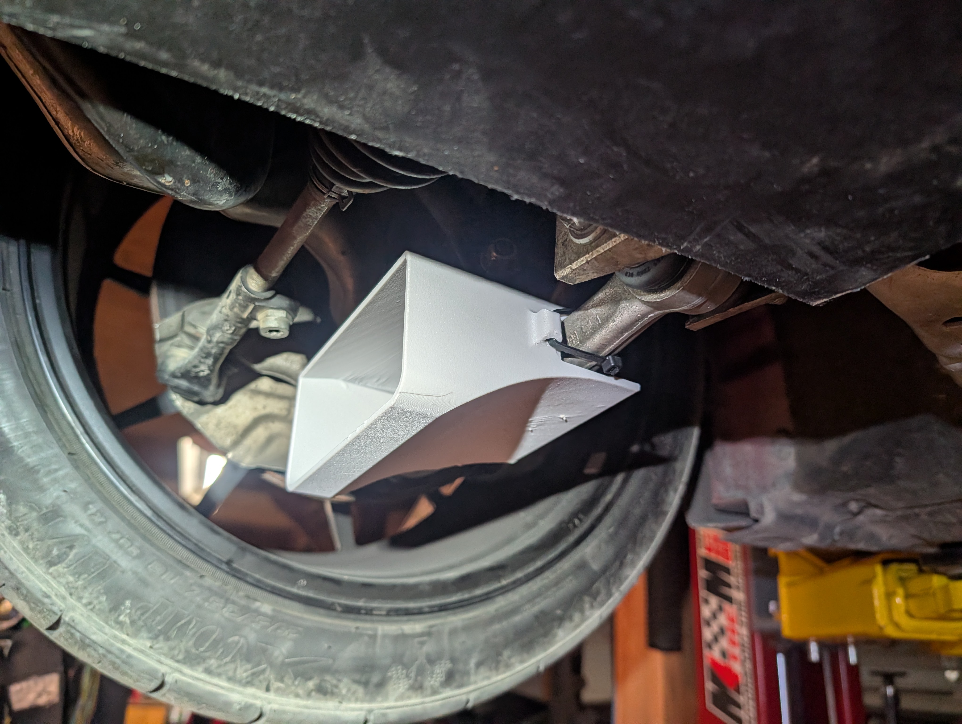 Front duct mounted to the control arm, scoop facing forward