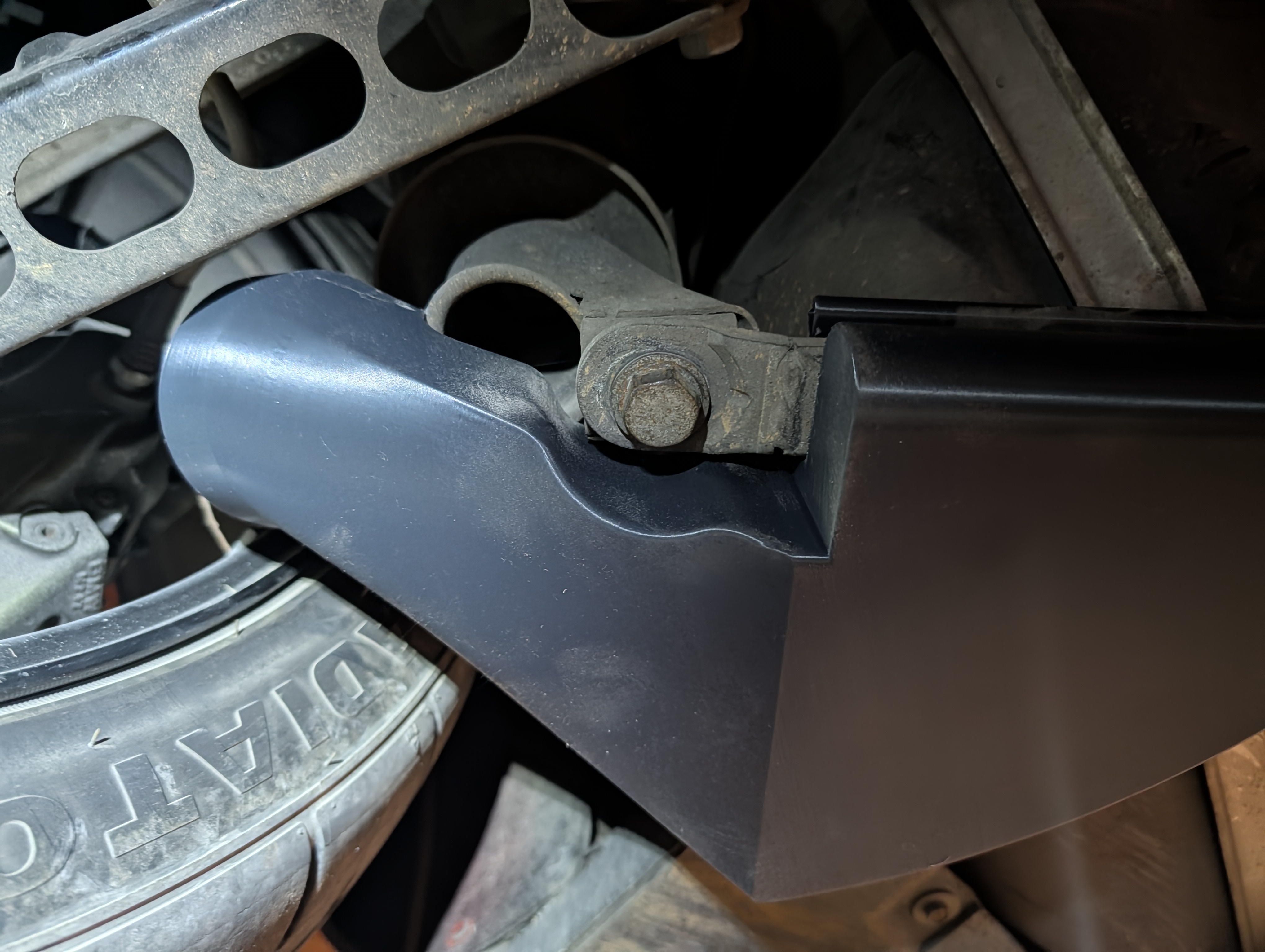 Rear duct outlet aimed at the rear caliper