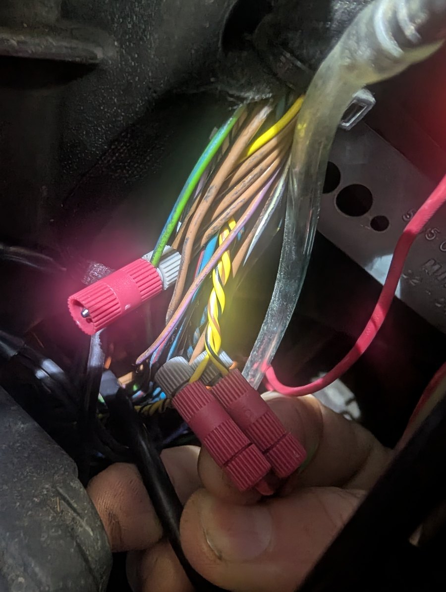 The twisted yellow CAN pair tapped in the main harness